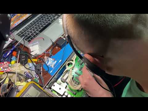 Видео: Ремонт процесора ефектів Alesis MidiVerb II
