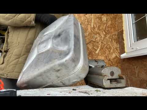 Видео: Как отремонтировать сплющенную алюминиевую канистру