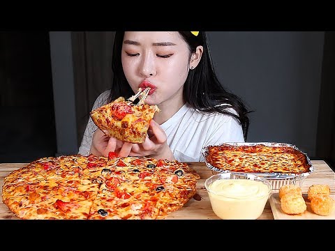 Видео: ASMR Праздник пиццы Острая пицца Пицца с беконом и сыром Сырные шарики Спагетти MUKBANG EATING SHOW