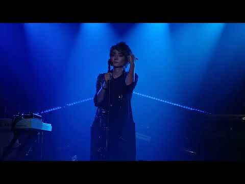 Видео: Земфира - Хочешь (Париж 30.10.2022)