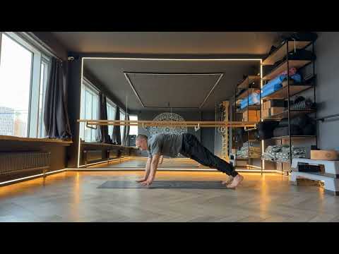 Видео: Гибкость спины ! rolldown