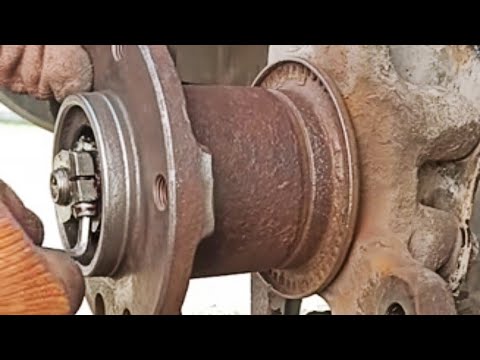 Видео: Замена подшипника ступицы Мерседес спринтер