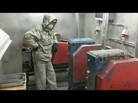 Видео: Геология. Дробление керновых проб в полевых условиях.