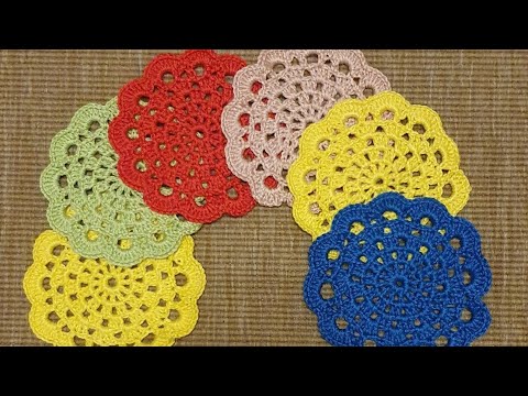 Видео: Маленькая красивая салфетка крючком. Подставка под горячее.