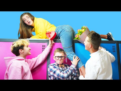 Видео: Если ты единственная девушка в школе / Сложно быть девушкой