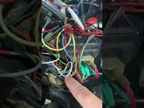 Видео: Ява возможные причины пропажи зарядки 638 !бзс на Ява 638 , коммутатор ваз на Ява 638 , реле зарядки