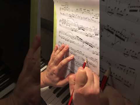 Видео: Урок online Bach Sinfonia c moll Бах Синфония до минор