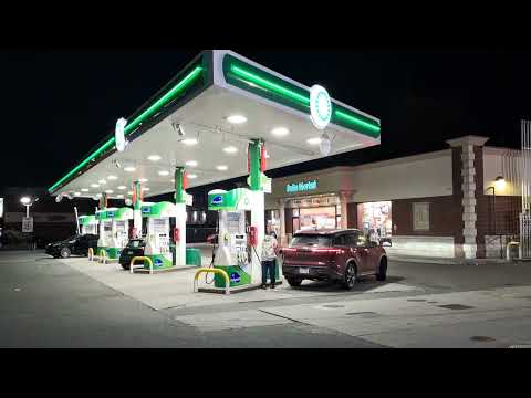Видео: Сколько стоит бензин в Нью-Йорке в ноябре 2025 года. Экскурсия по нескольким заправочным станциям