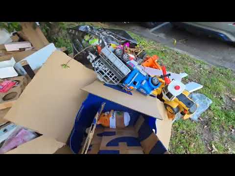 Видео: ОйБаЙ ! Это не свалка , а барахолка на улицах Австралии . Тонны новых и секонд хенд вещей Dumpster