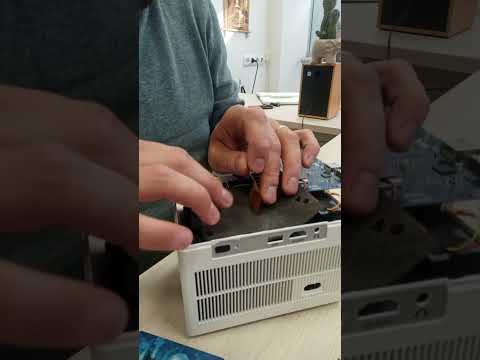 Видео: Как почистить от пыли проектор X8