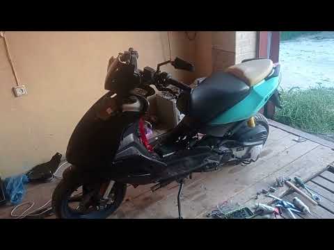 Видео: Aprilia SR 50. Мопед повалил как бешеный.