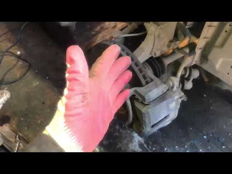 Видео: Что бы не гремели суппорта нужно сделать так,на примере автомобиль Hyundai Elantra