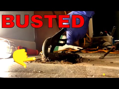 Видео: КАК СНЯТЬ/ЗАМЕНИТЬ СТАРЫЙ ЧУГУННЫЙ ФЛАНЕЦ УНИТАЗА