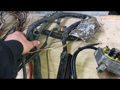 Видео: Фольксваген Т4 2 5 TDI 1998г замкнула проводка моторника замена ЭБУ ремонт тнвд
