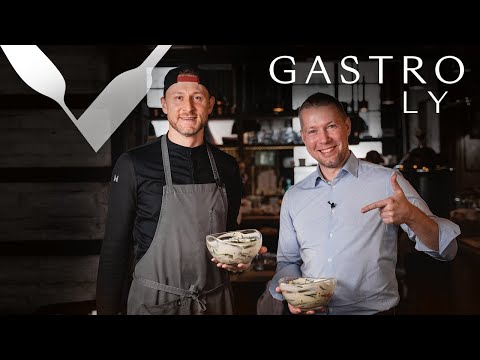 Видео: Готовим салат с камчатским крабом и медово-имбирной заправкой и дегустируем вино в ресторане UGOLEK