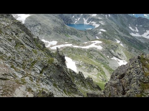 Видео: Спуск с перевала Орленок 1Б с южной стороны. Архыз. Кавказ