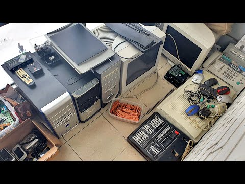 Видео: Разбор старой техники на медь и драгметаллы ✔ Обзор плат, компов и мониторов на балконе
