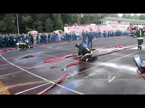 Видео: Боевое развертывание пожарных на открытом чемпионате в Апаринках