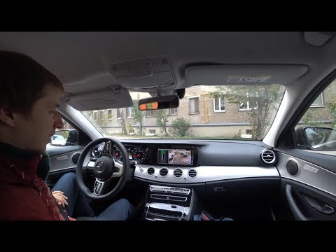 Видео: Mercedes-Benz E200 - Как работает Ассистент Парковки