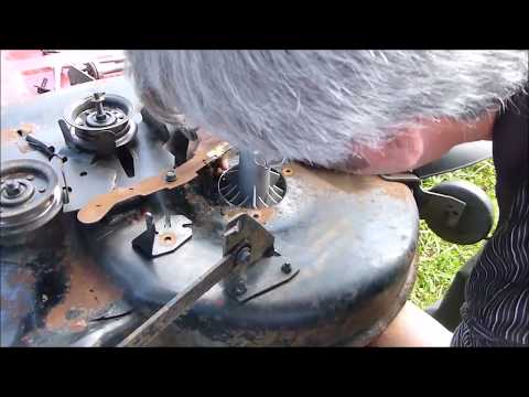 Видео: Газонокосилка Craftsman Lt 2000. Ремонт шпинделя ножа.