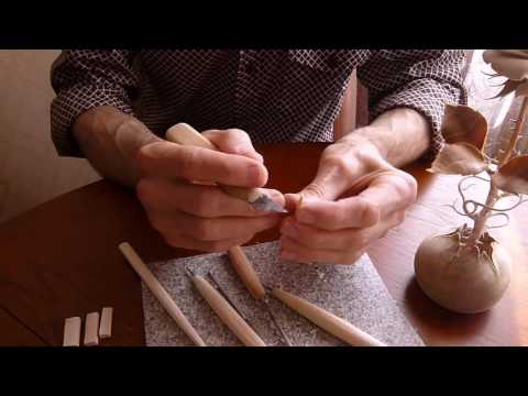 Видео: Резьба по дереву. Урок 1 "Роза" как вырезать сердцевину бутона Carving a wooden rose
