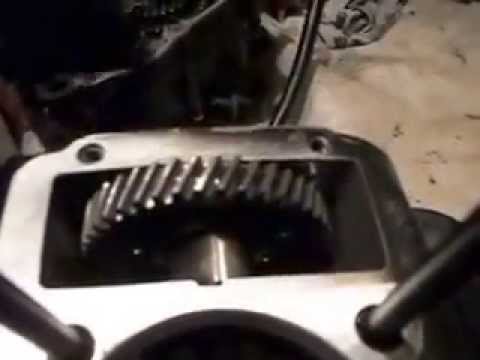 Видео: Сборка коробки и выставление нижнего вала