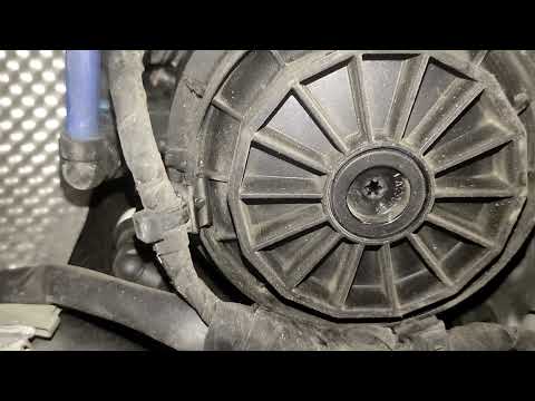 Видео: Замена фильтров Mercedes E220d W213