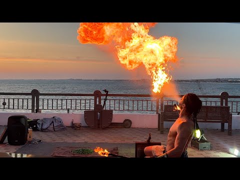 Видео: Анапа «жжет»: повелитель огня об анапской публике и фаер-шоу