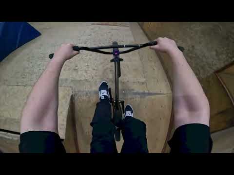 Видео: День на BMX #5 — Катание вечером, один в скейтпарке | GoPro13