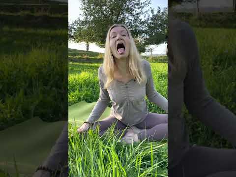 Видео: Оздоровление горла, миндалин, легких. Дыхание льва, симхасана, симхакрия