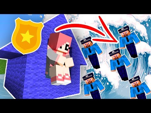 Видео: ЦУНАМИ ИЗ ПОЛИЦЕЙСКИХ ПРОТИВ ДОМА ИЗ ПОЛИЦЕЙСКОГО УЧАСТКА В МАЙНКРАФТ