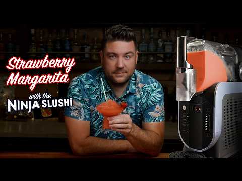 Видео: Как приготовить клубничную «Маргариту» в машине Ninja Slushi