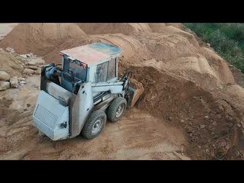 Видео: Пум 500 погрузка песка