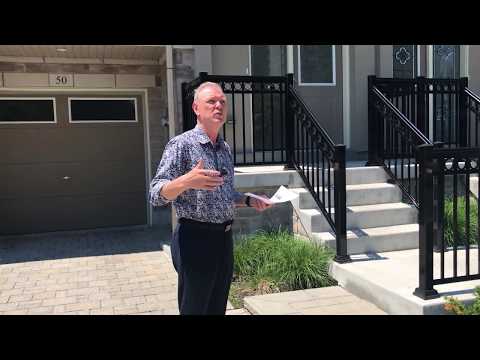 Видео: Таунхаус в аренду за $2,700 долларов в месяц, Торонто. Канада. Сколько стоит, что включено?