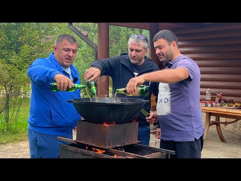 Видео: Как Вкусно Приготовить Хашламу В Кругу Друзей! Рецепт Хашламы На Пиве👍