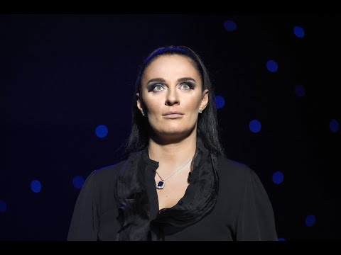 Видео: Елена Ваенга "Двери" 20.09.2019 БКЗ "Октябрьский"