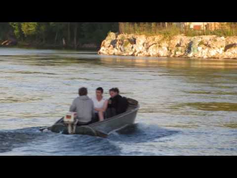 Видео: Остановка аквабуса и баржа на Неве в Рыбацком, СПб