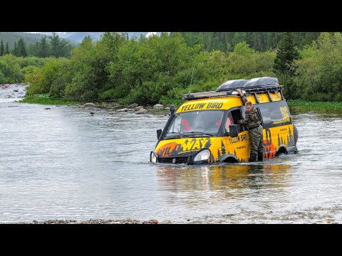 Видео: Дмитрий Дрозд — путешественник и автор проектов «WildWay» в гостях у МОТОРАДИО.