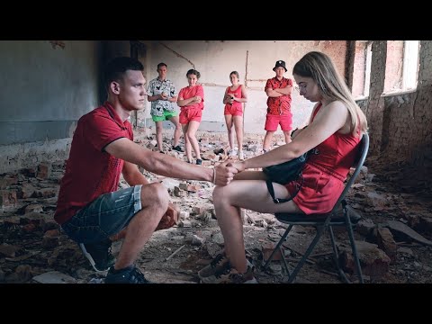 Видео: Оливка в ОПАСНОСТИ! Ребята спешат к ней на помощь! А она там с НИМ в Заброшке!