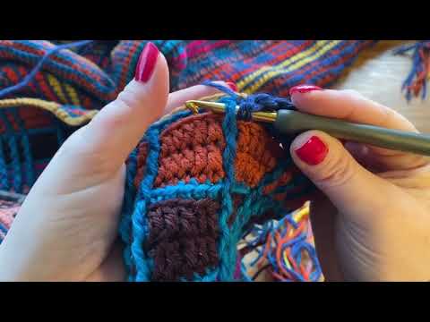 Видео: Как вязать столбик с накидом спереди в мозаичном вязании крючком