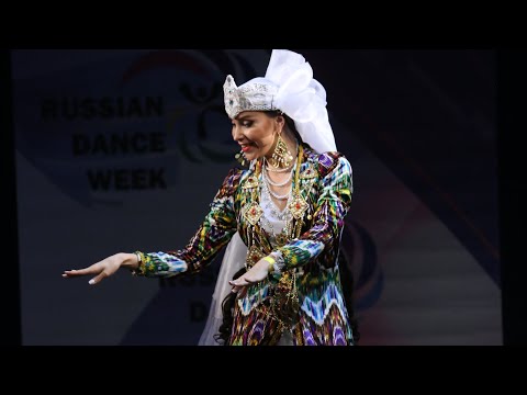 Видео: Узбекский танец движения рук щелчки и хлопки. Uzbek dance school.