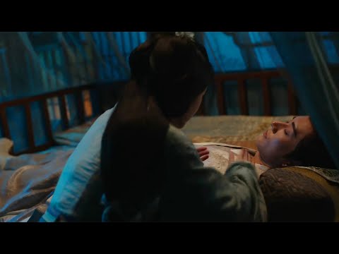 Видео: Золушка напоила принца и затащила его в комнату.