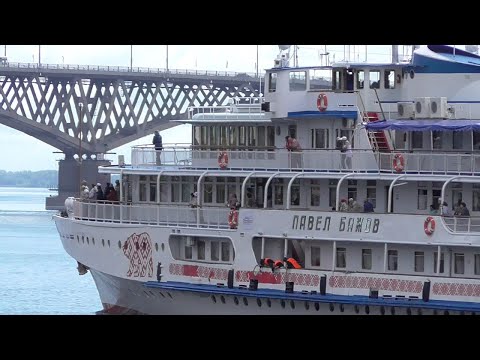 Видео: Теплоход Павел Бажов | Обзор корабля | Речные круизы 2022 🚢⚓