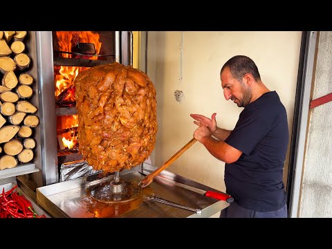 Видео: Этот парень готовит самый вкусный донер в городе на открытом огне! - Невероятная уличная еда