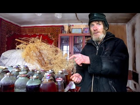 Видео: ПОПАЛИ В ДОМ К ОТШЕЛЬНИКУ, А ТАМ... Живёт один в заброшенном хуторе.