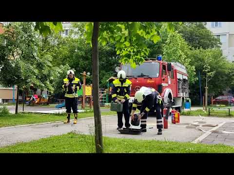 Видео: Пожарната /частна/ на гости в ДГ 61 "Шарено петле"