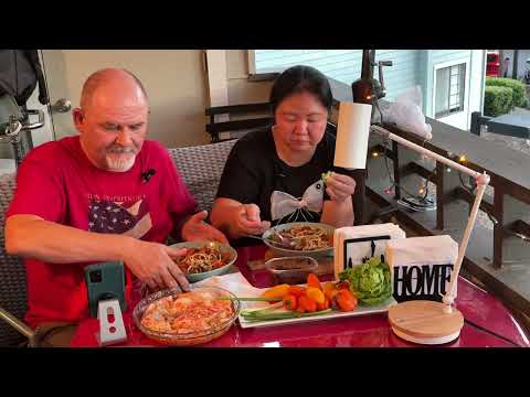 Видео: Лагман на балконе — домашний уют и вкуснятина 🍜🌿 | Мукбанг с душой