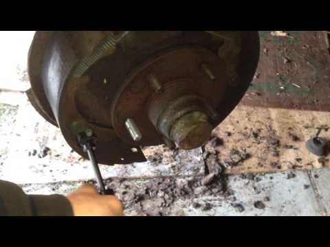 Видео: Ремонт барабанного тормоза — проект Impala 66