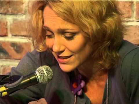 Видео: ПОЩЕНСКА КУТИЯ ЗА ПРИКАЗКИ - КОЙНА РУСЕВА