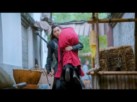 Видео: Волк завидовал, поднял героиню и ушел.